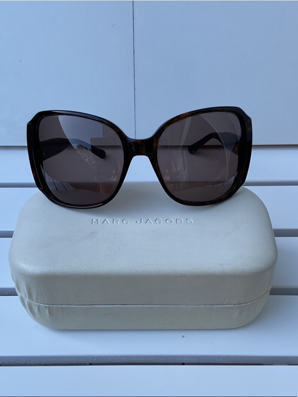 Marc Jacobs Tortoiseshell Frame Sunglasses with Brown Lenses - Picture 5 of 6